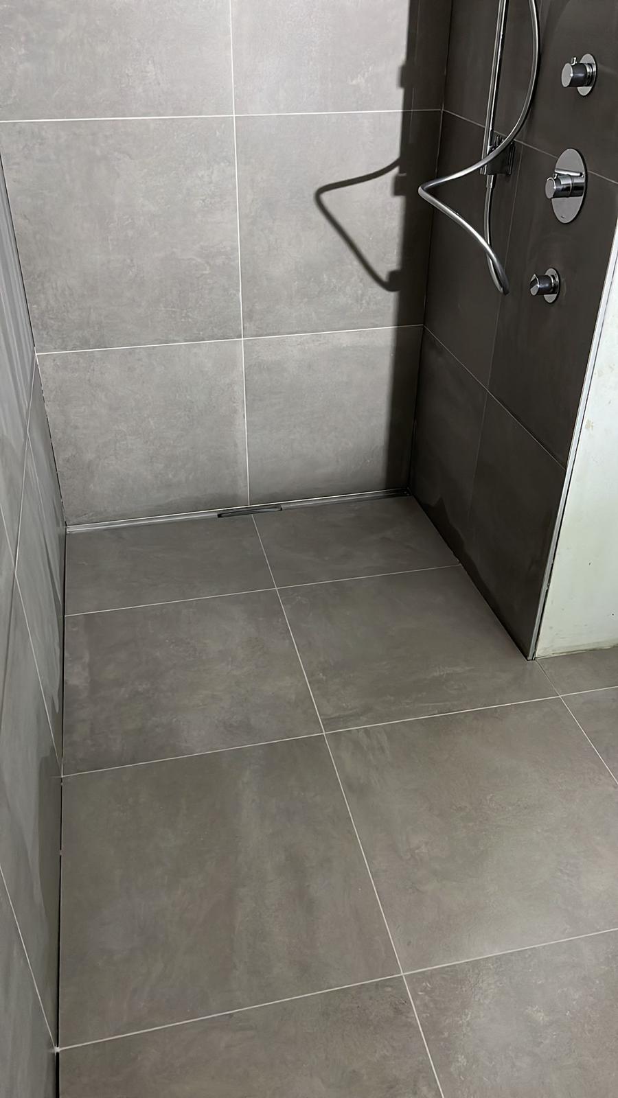 Tegelwerk badkamer en toilet